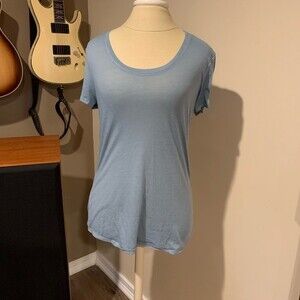 Hot yoga short sleeve baby blue tshirt size small from Te Verde New York